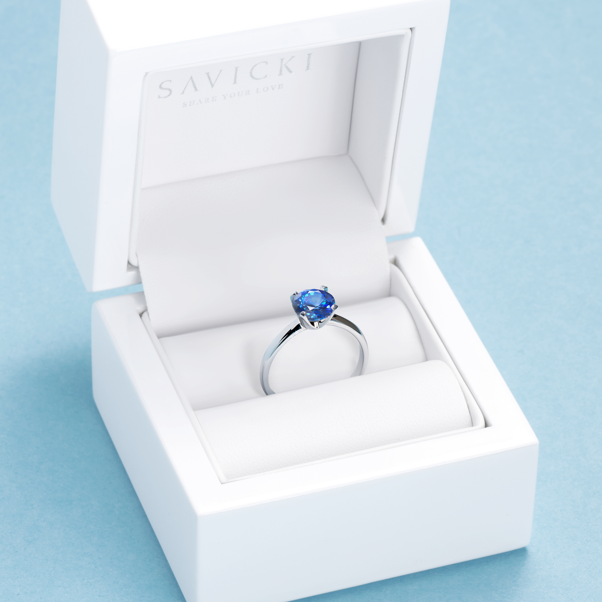 Pierścionek zaręczynowy SAVICKI: białe złoto, niebieski szafir