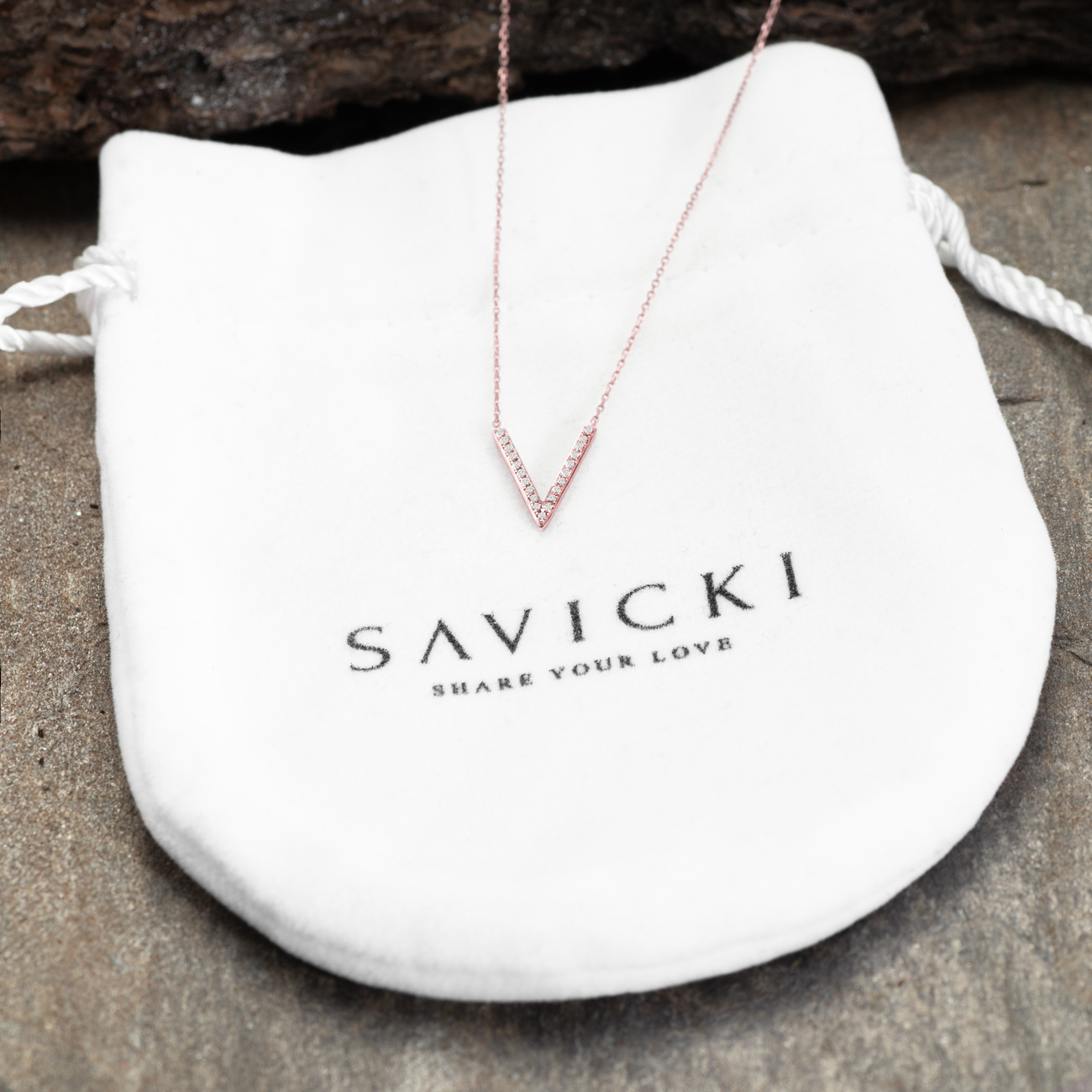 Naszyjnik litera V z różowego złota 585 z białymi diamentami 0.07ct 42 cm - 4