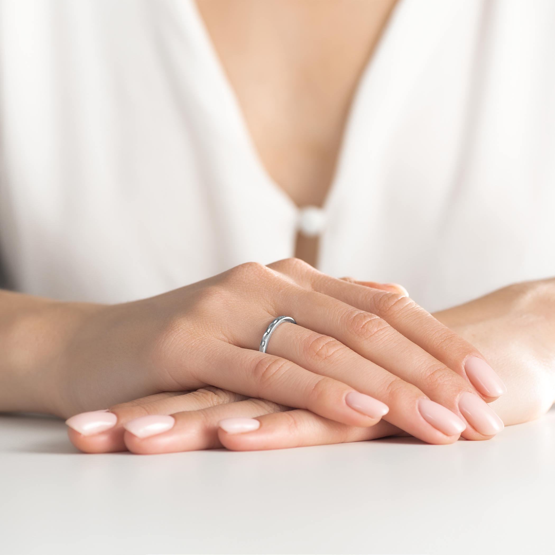 Pierścionek SAVICKI: białe złoto