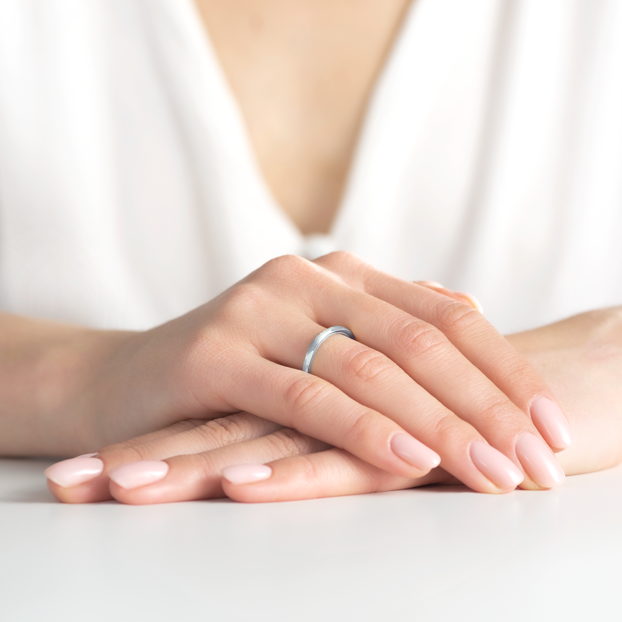 Pierścionek SAVICKI: białe złoto