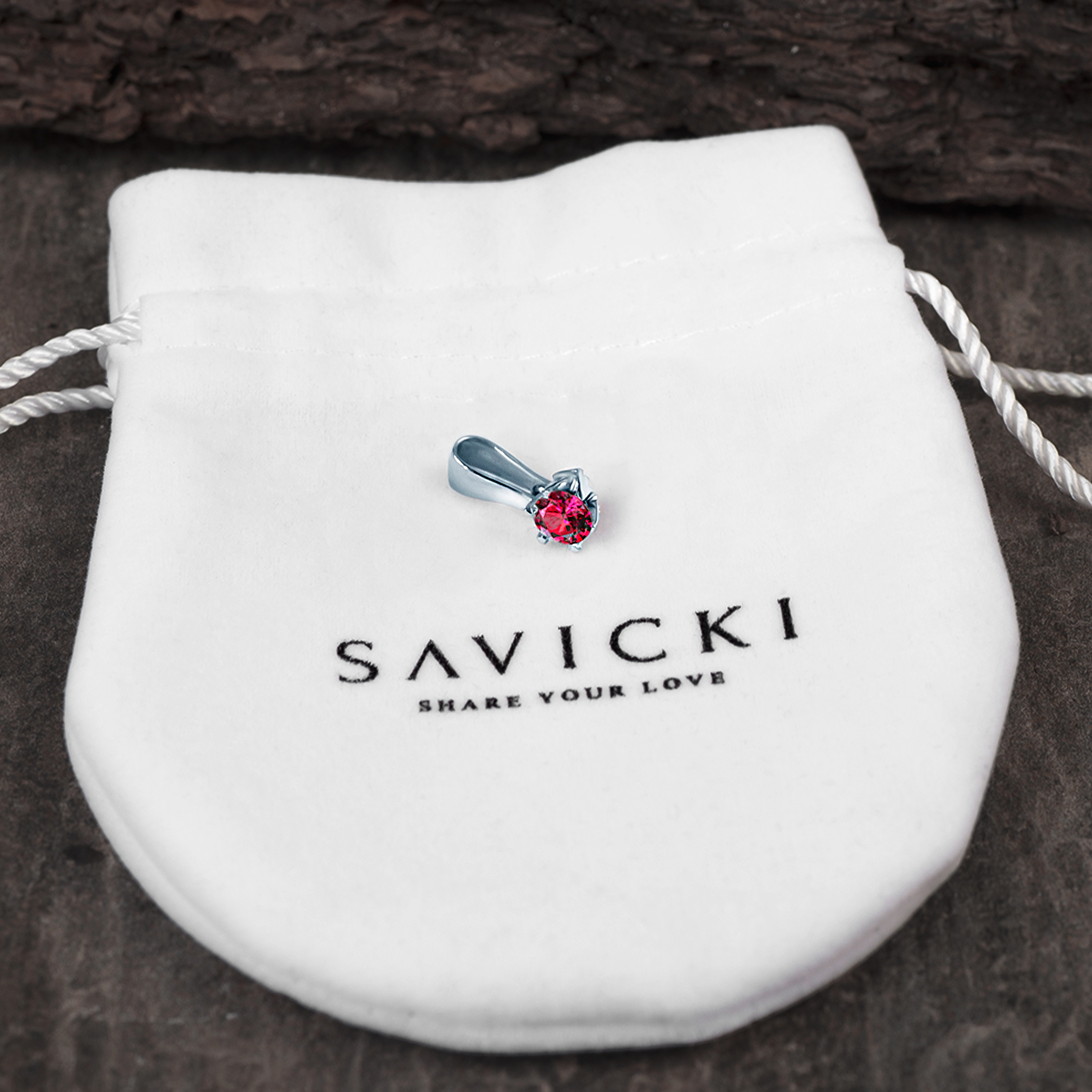 Zawieszka The Journey: białe złoto, rubin 