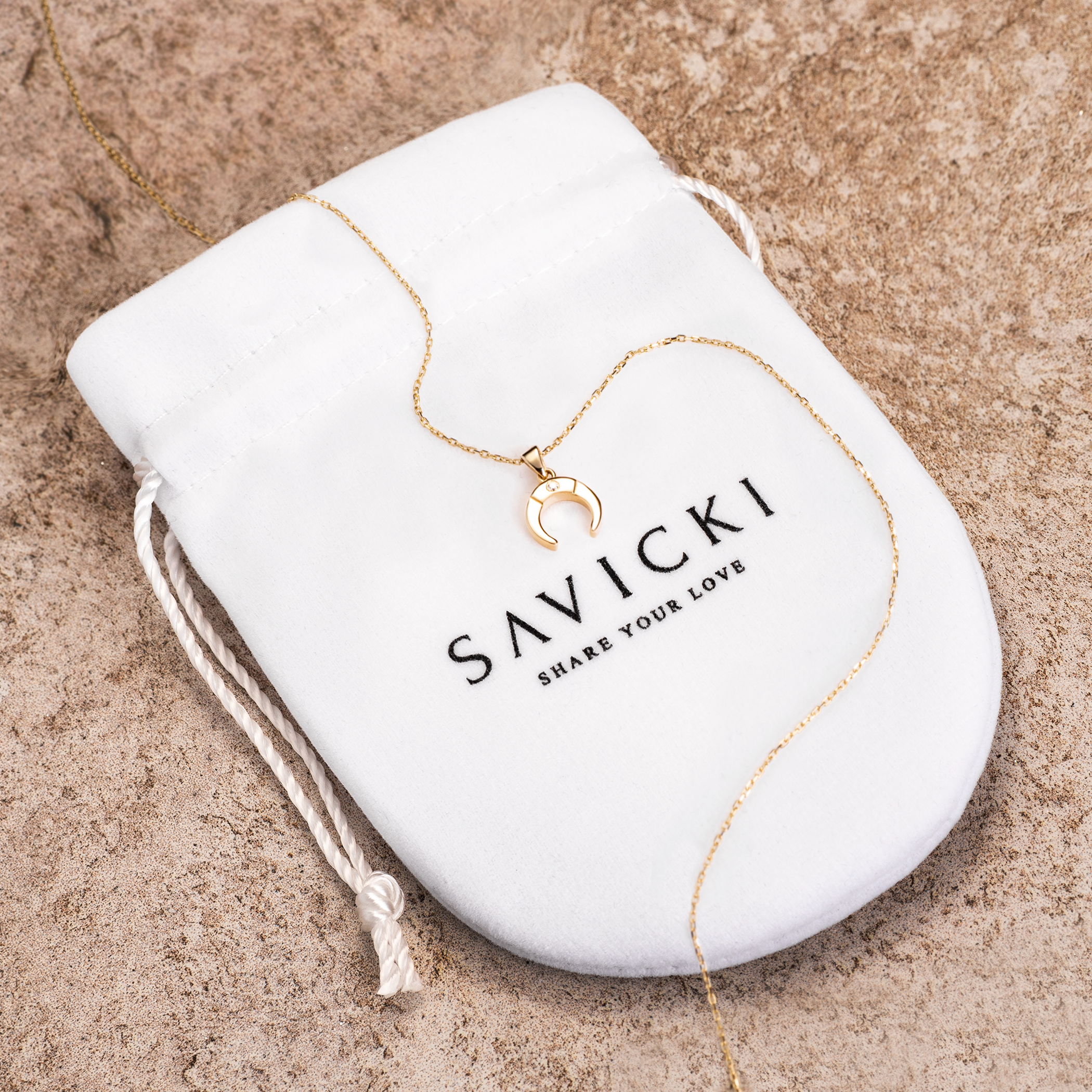 Naszyjnik księżyc Savicki: złoty, diamenty