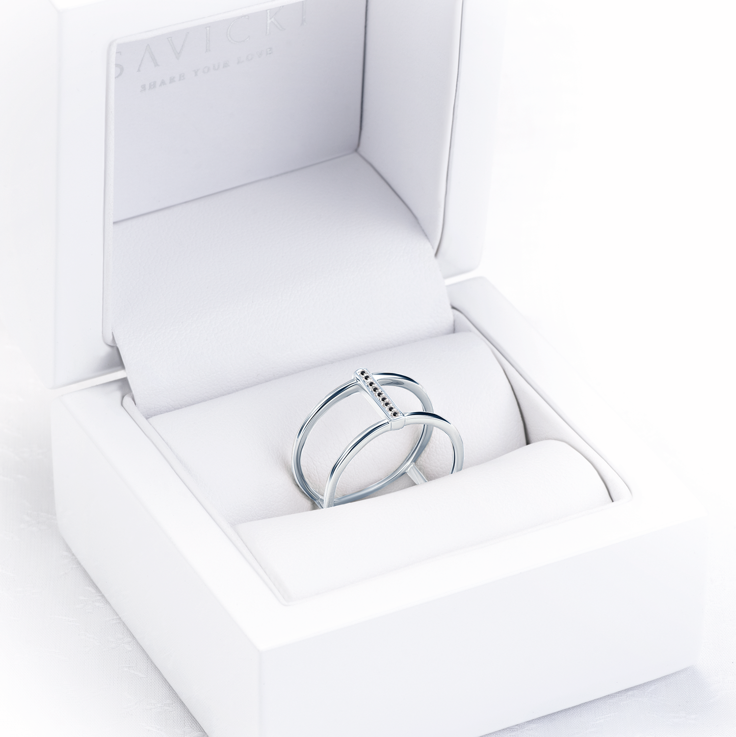 Pierścionek SAVICKI: białe złoto, czarne diamenty