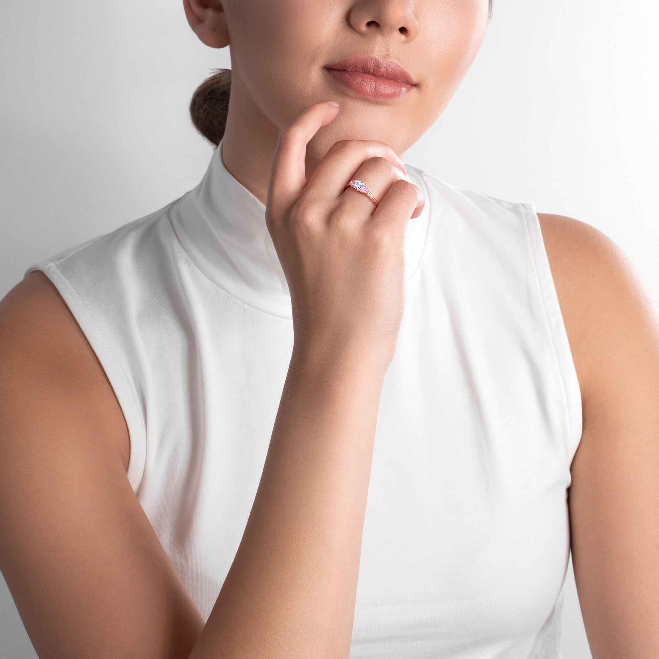 Pierścionek zaręczynowy Fairytale: różowe złoto, biały szafir