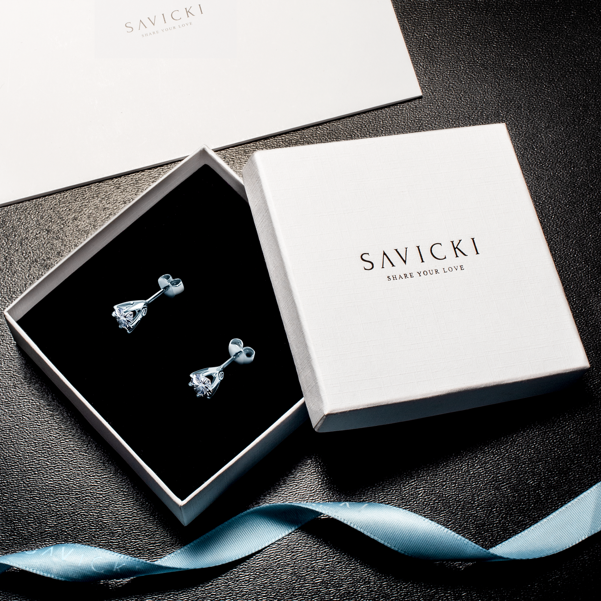 Kolczyki The Journey: białe złoto, białe szafiry 