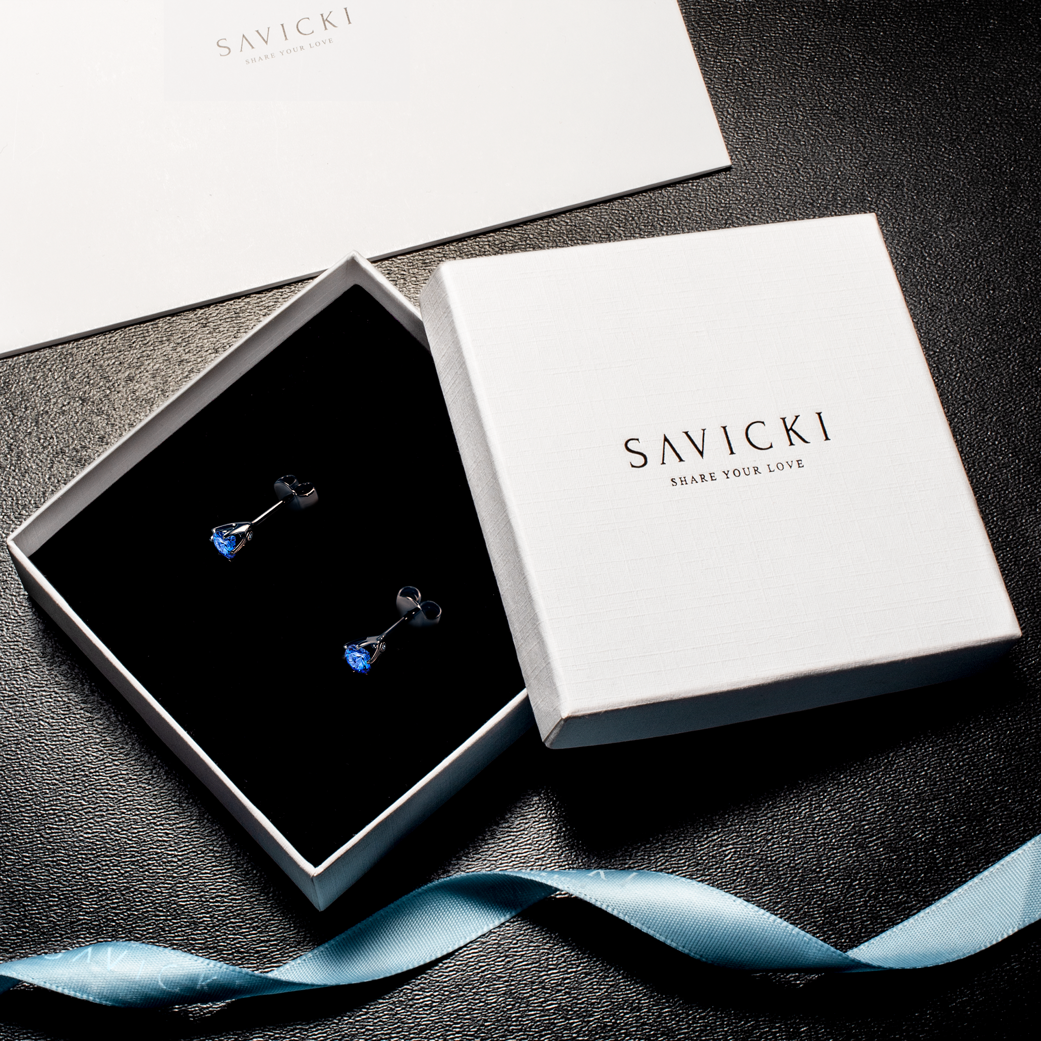 Kolczyki The Journey: czarne złoto, szafiry 