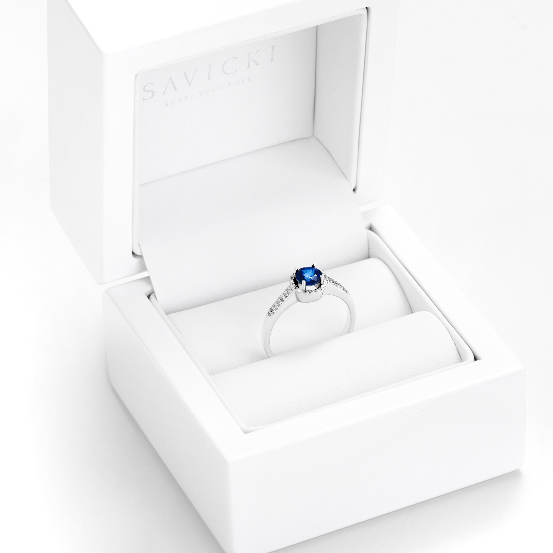 Pierścionek Heart of the Ocean: białe złoto, niebieski szafir