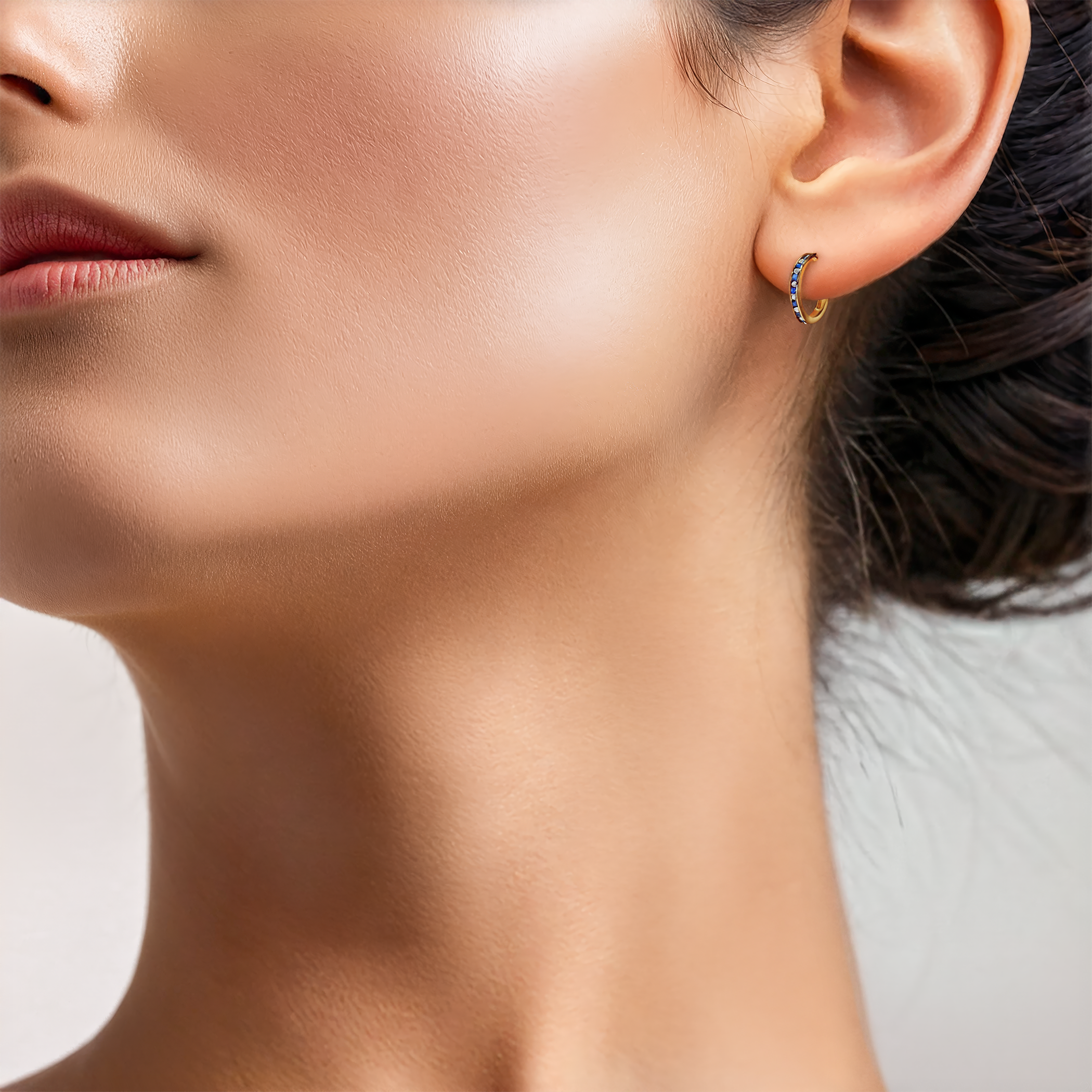 Kolczyki koła Savicki: złote, cyrkonie