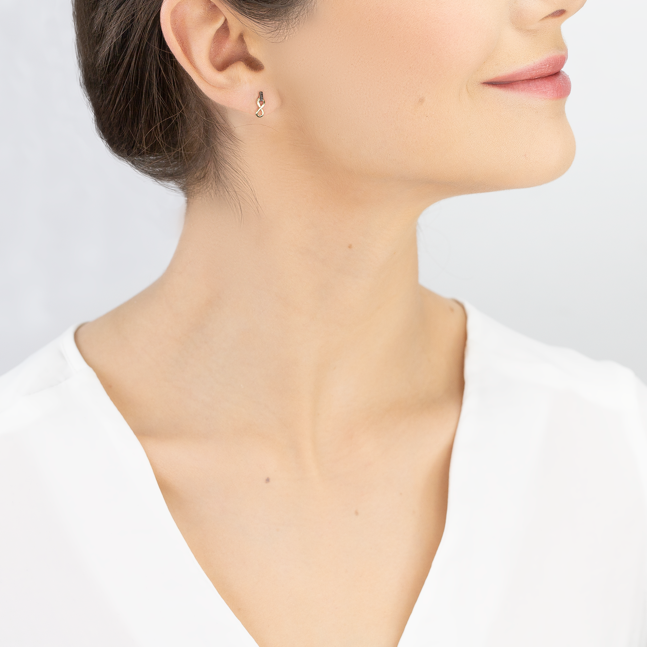 Kolczyki nieskończoność Savicki: złote, czarne diamenty