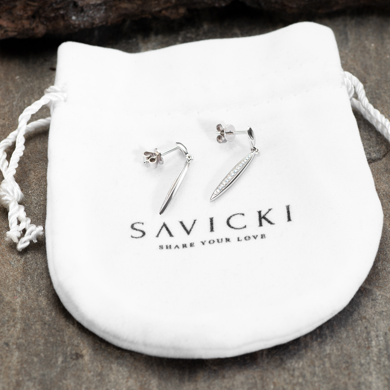 Kolczyki Savicki: białe złoto, diamenty