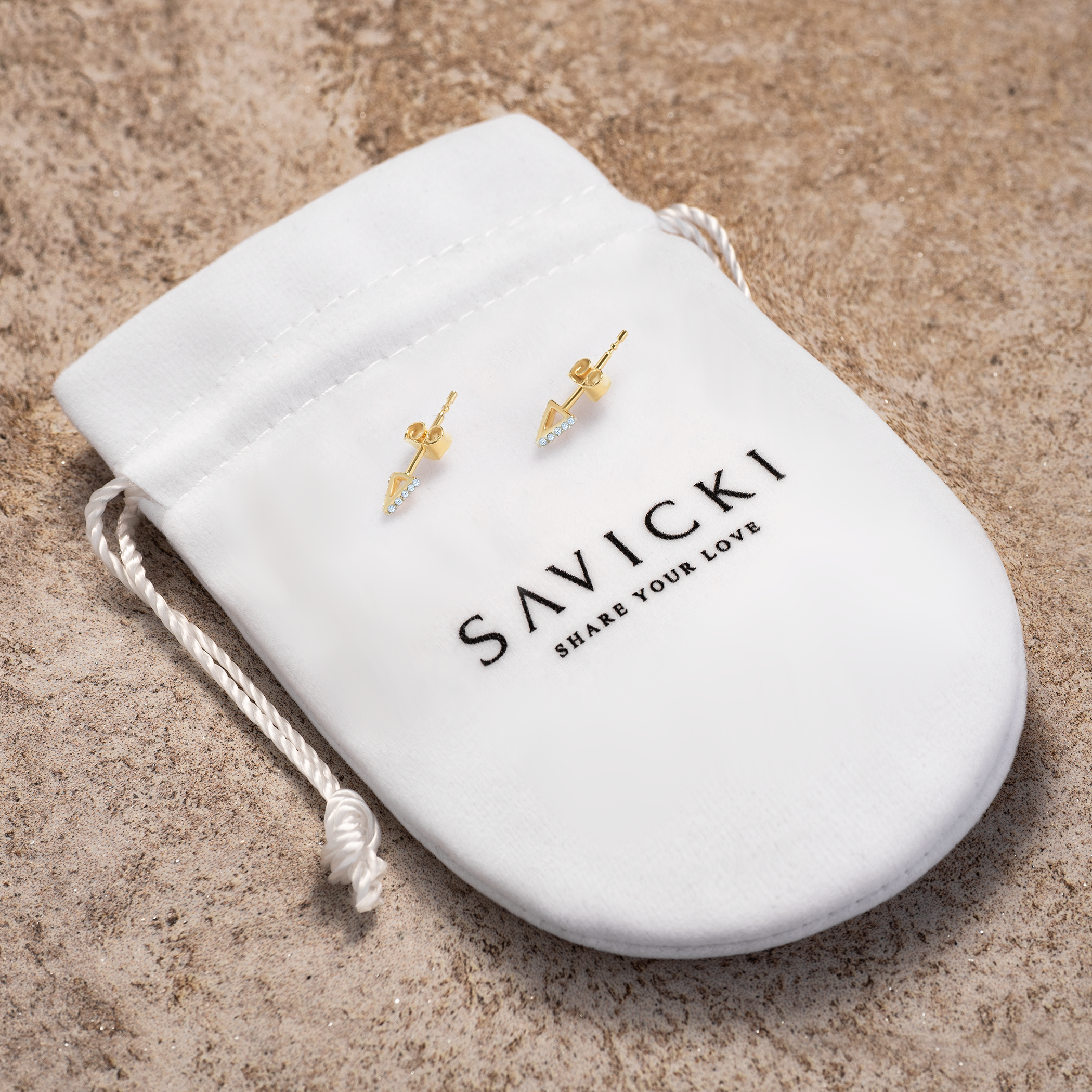 Kolczyki trójkąty Savicki: złote, diamenty