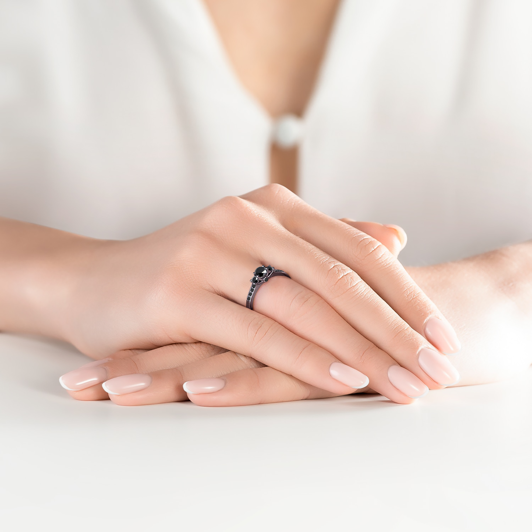 Pierścionek zaręczynowy Dream: czarne złoto, czarny diament