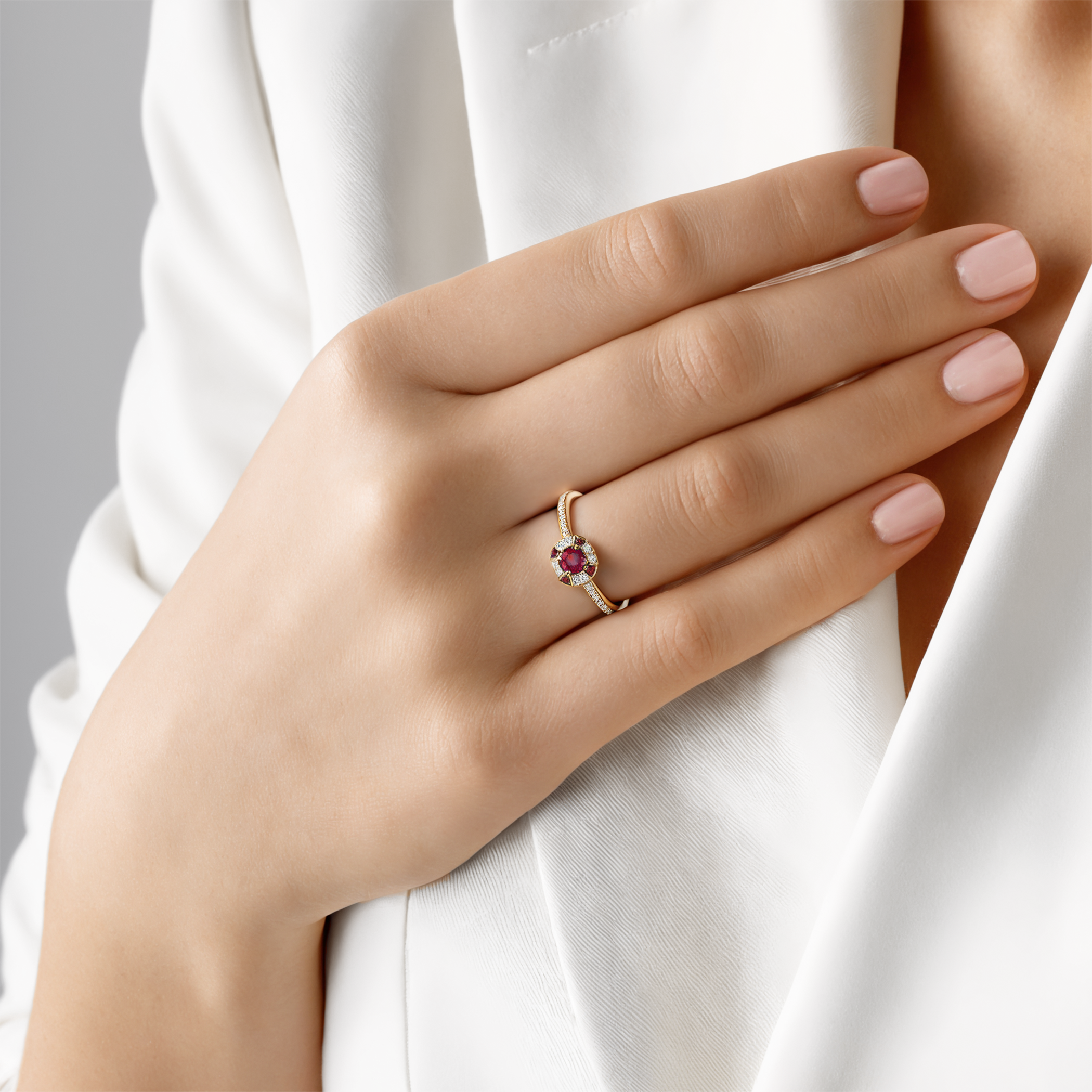 Ring Rosavine: zweifarbiges Gold, Rubin, Diamanten