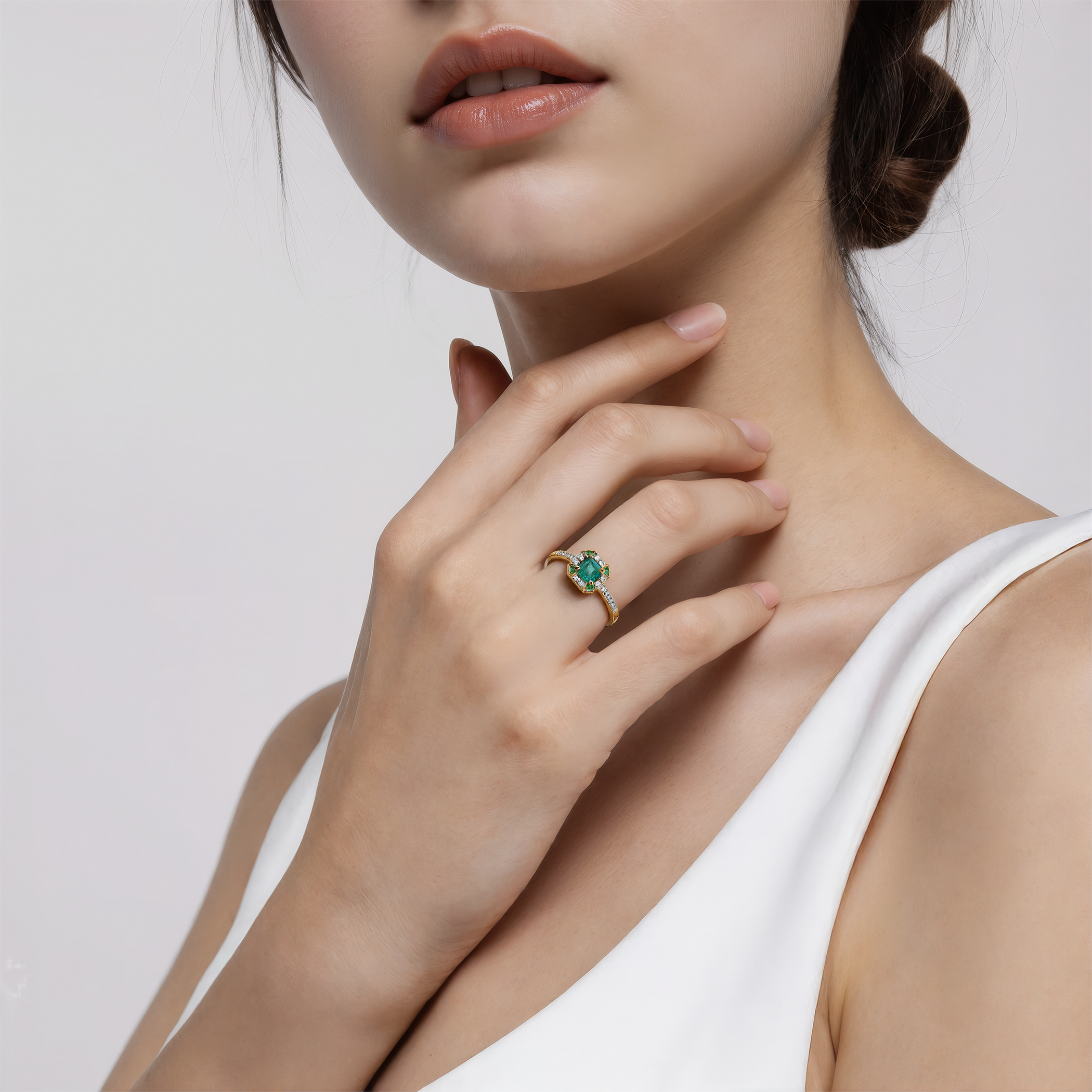 Ring Rosavine: zweifarbiges Gold, Smaragde, Diamanten