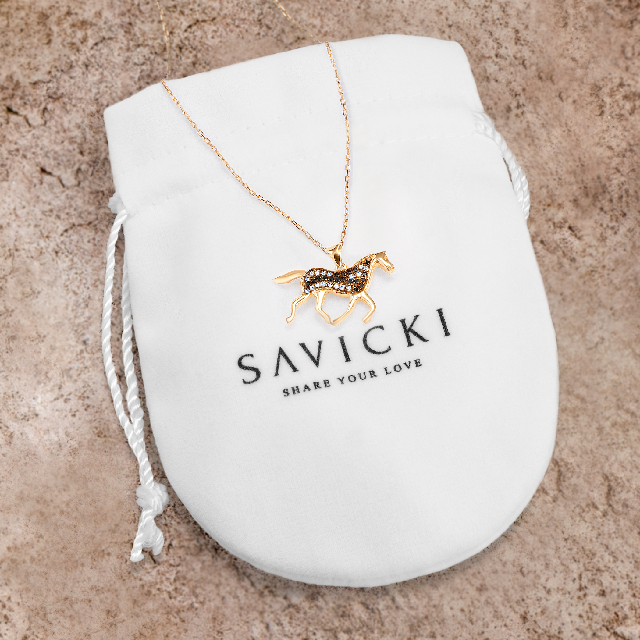 Naszyjnik koń Savicki: złoty, diamenty, czarne diamenty
