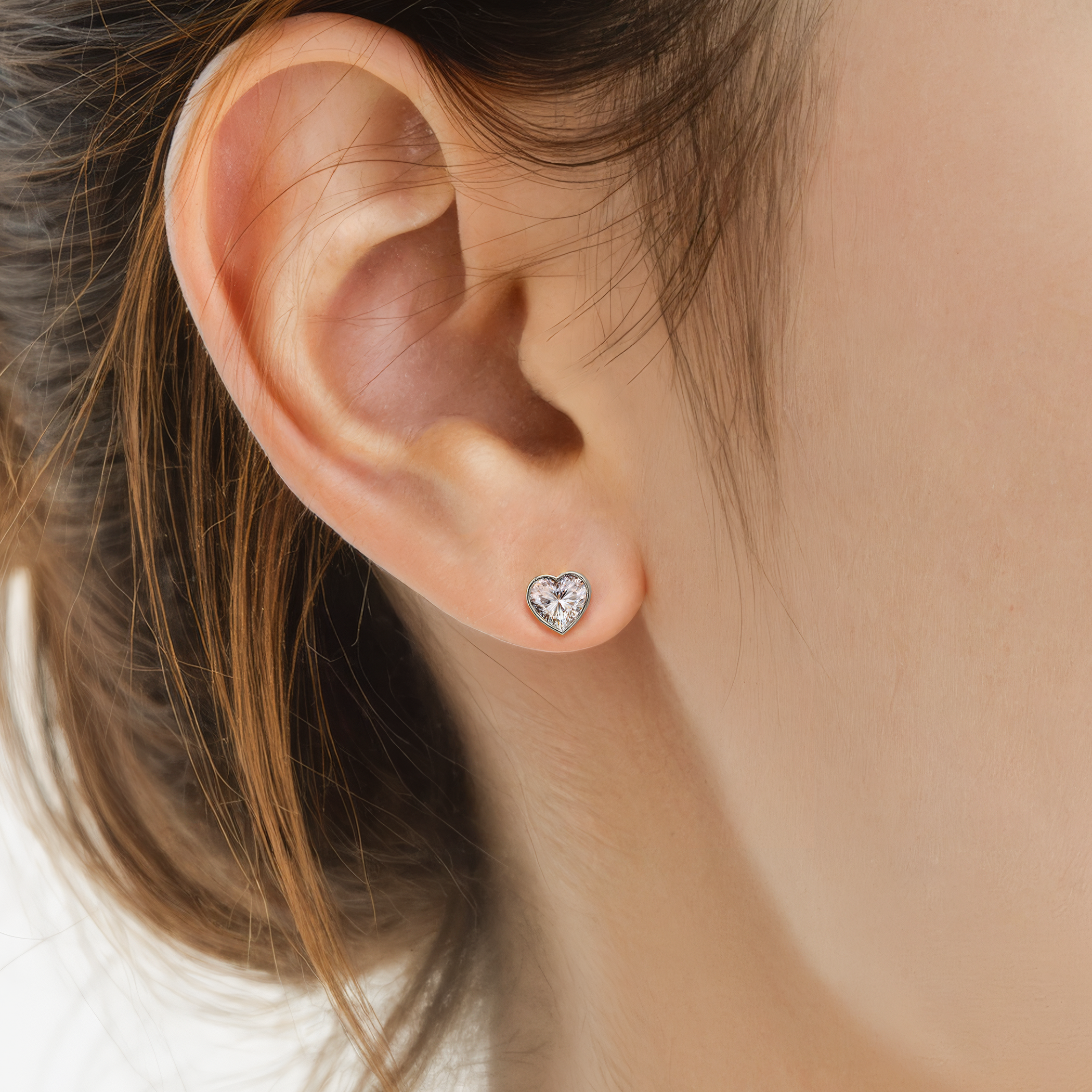Kolczyki Pure: białe złoto, diamenty laboratoryjne w szlifie serce