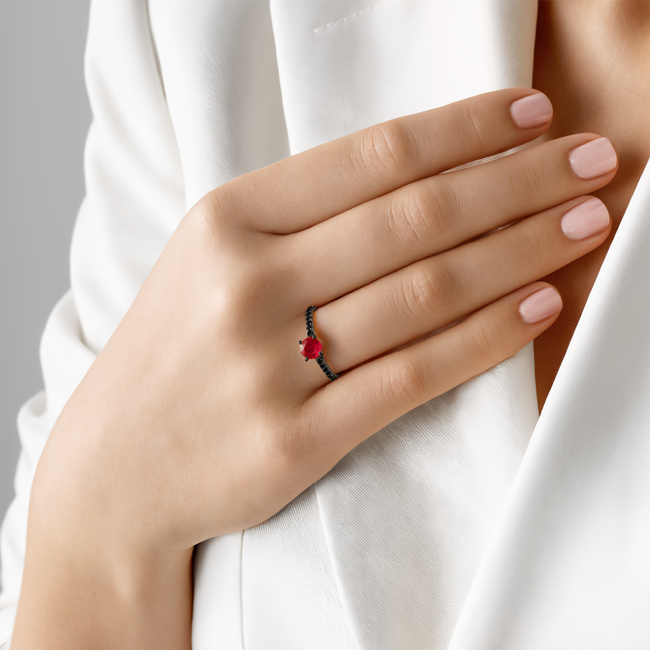 Pierścionek zaręczynowy Share Your Love: czarne złoto, rubin, czarne diamenty