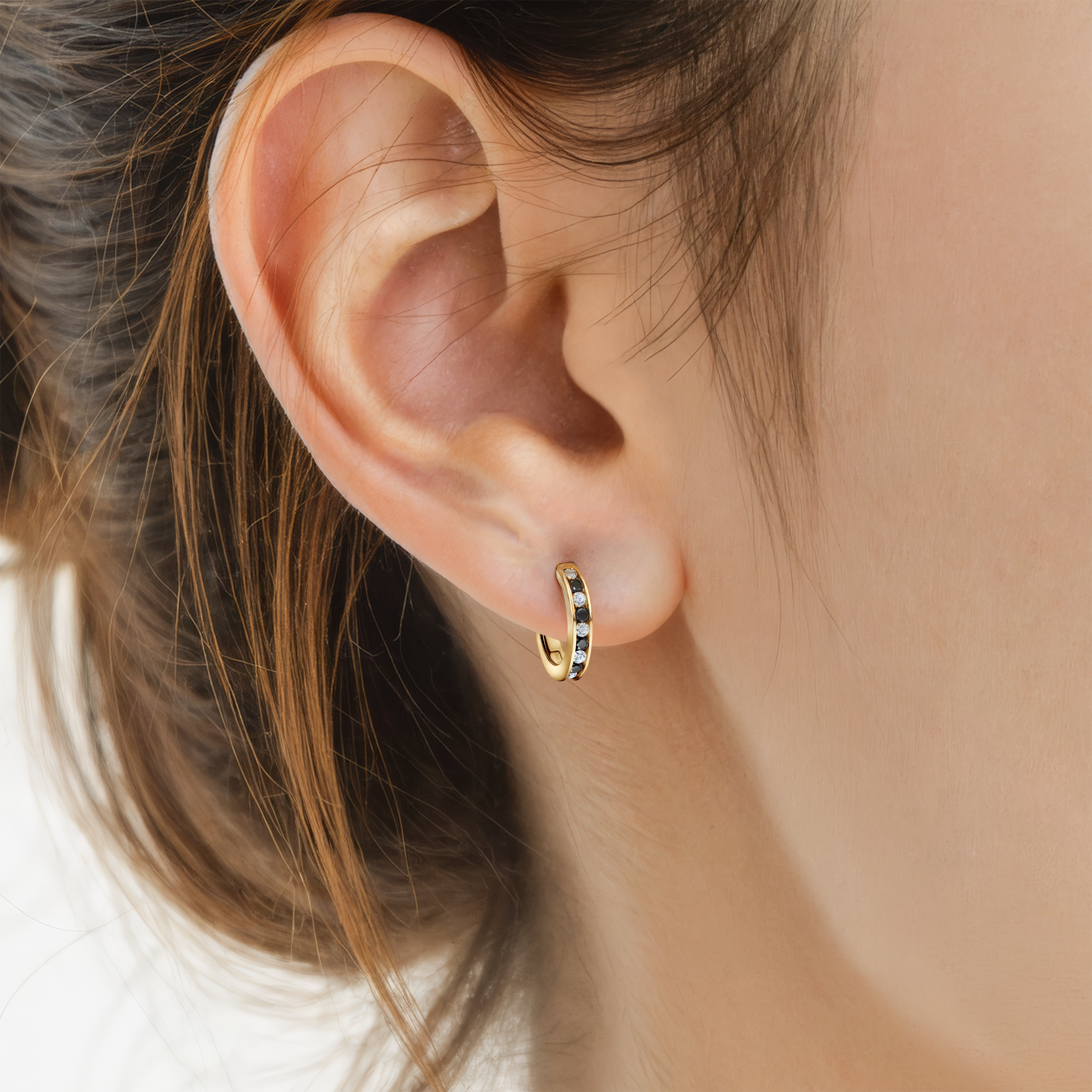 Kolczyki koła Savicki: złote, cyrkonie