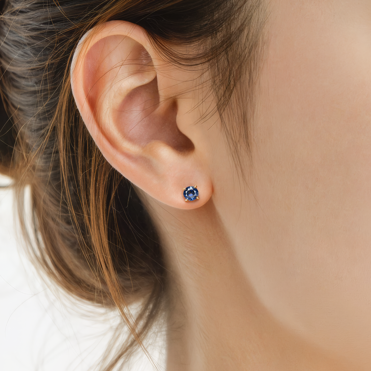 Kolczyki Share Your Love: złote, niebieskie diamenty laboratoryjne