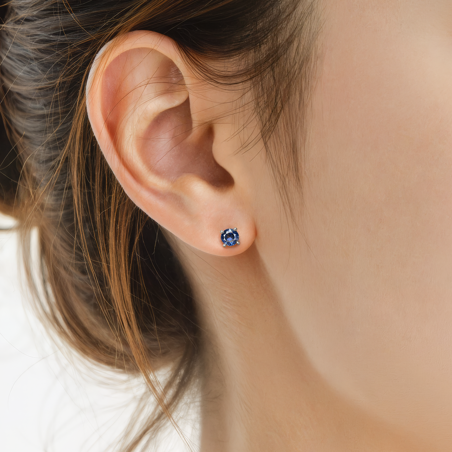 Kolczyki Share Your Love: białe złoto, niebieskie diamenty laboratoryjne