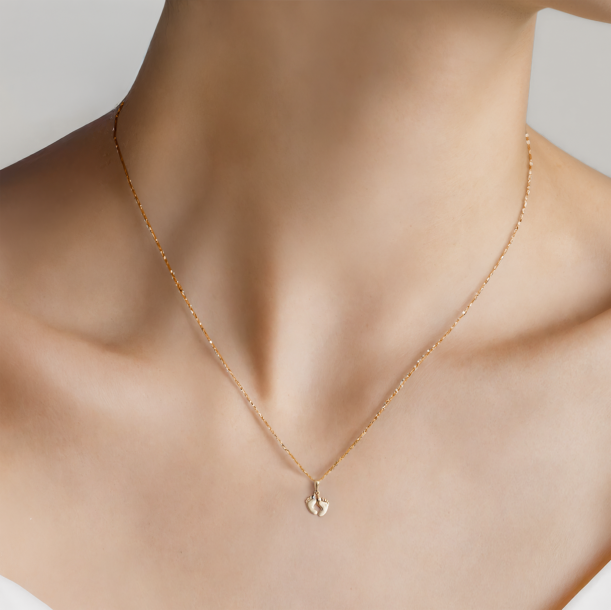 Zawieszka stópki SAVICKI: złota