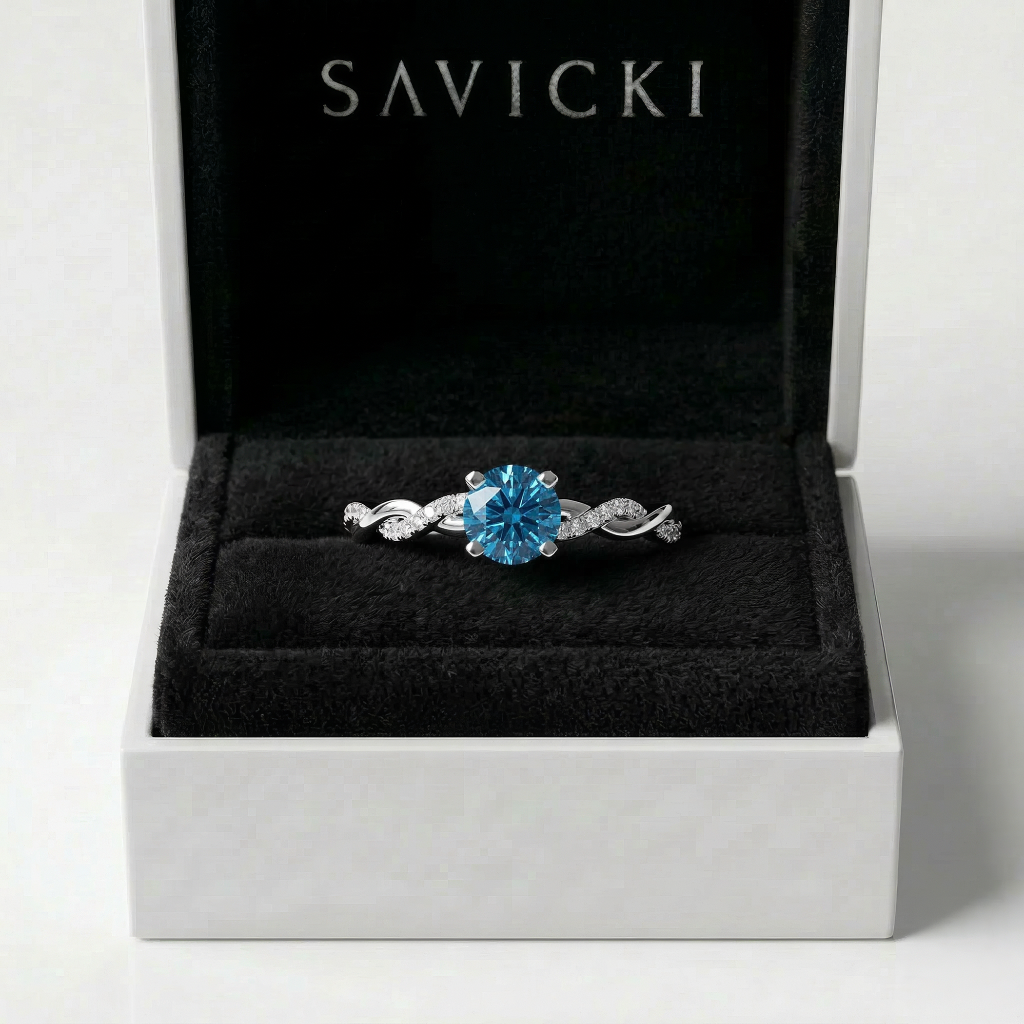 Pierścionek zaręczynowy SAVICKI: białe złoto, niebieski diament laboratoryjny