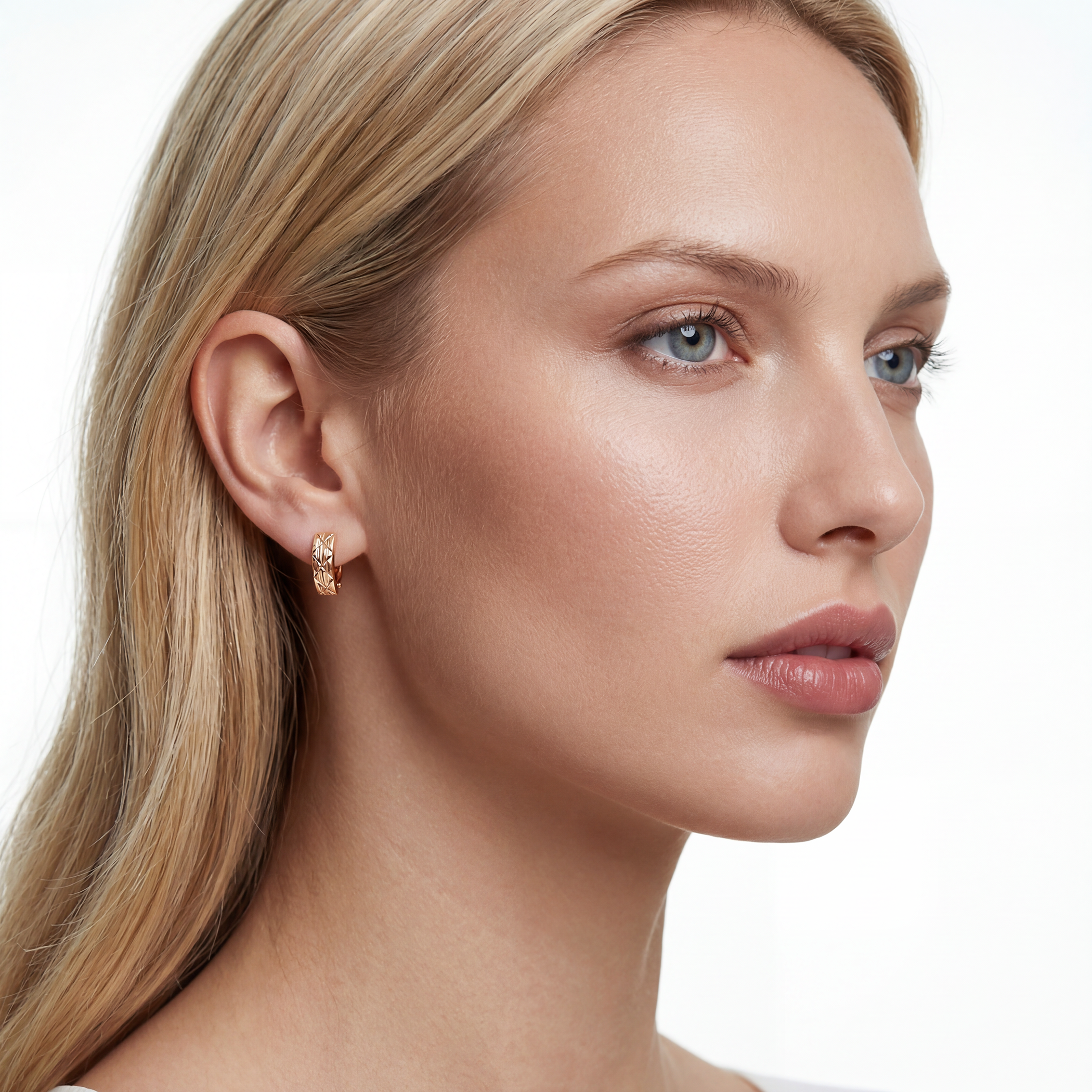 Kolczyki SAVICKI: zdobione diamentowanymi paskami złote (585) - 4