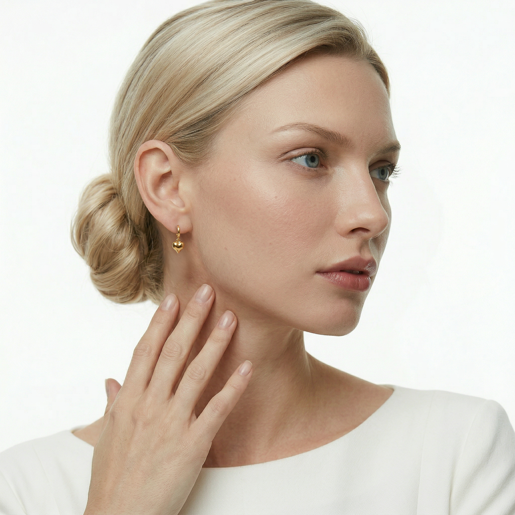 Kolczyki wiszące Savicki: złote z gładkim sercem - 4