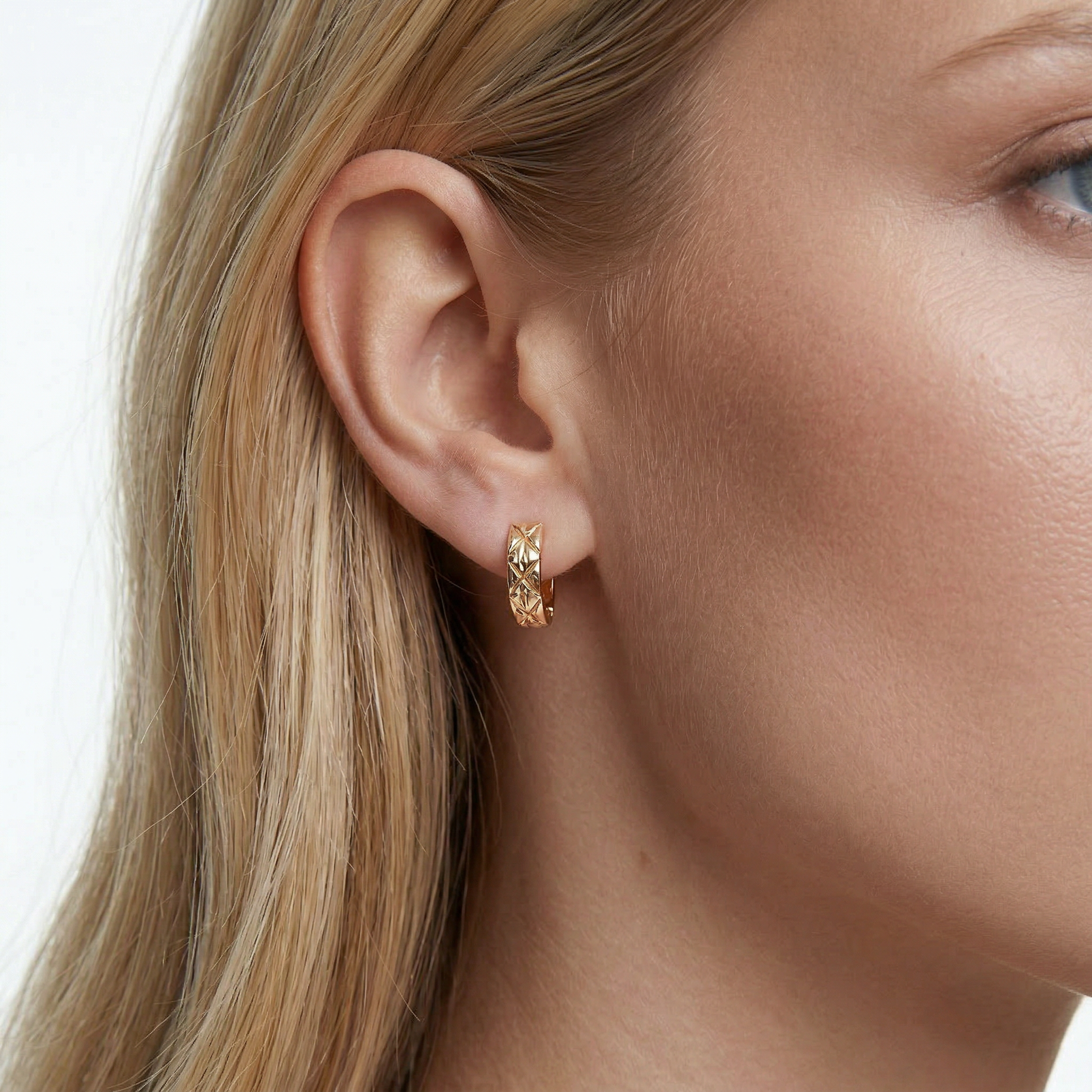 Kolczyki SAVICKI: zdobione diamentowanymi paskami złote (585) - 6