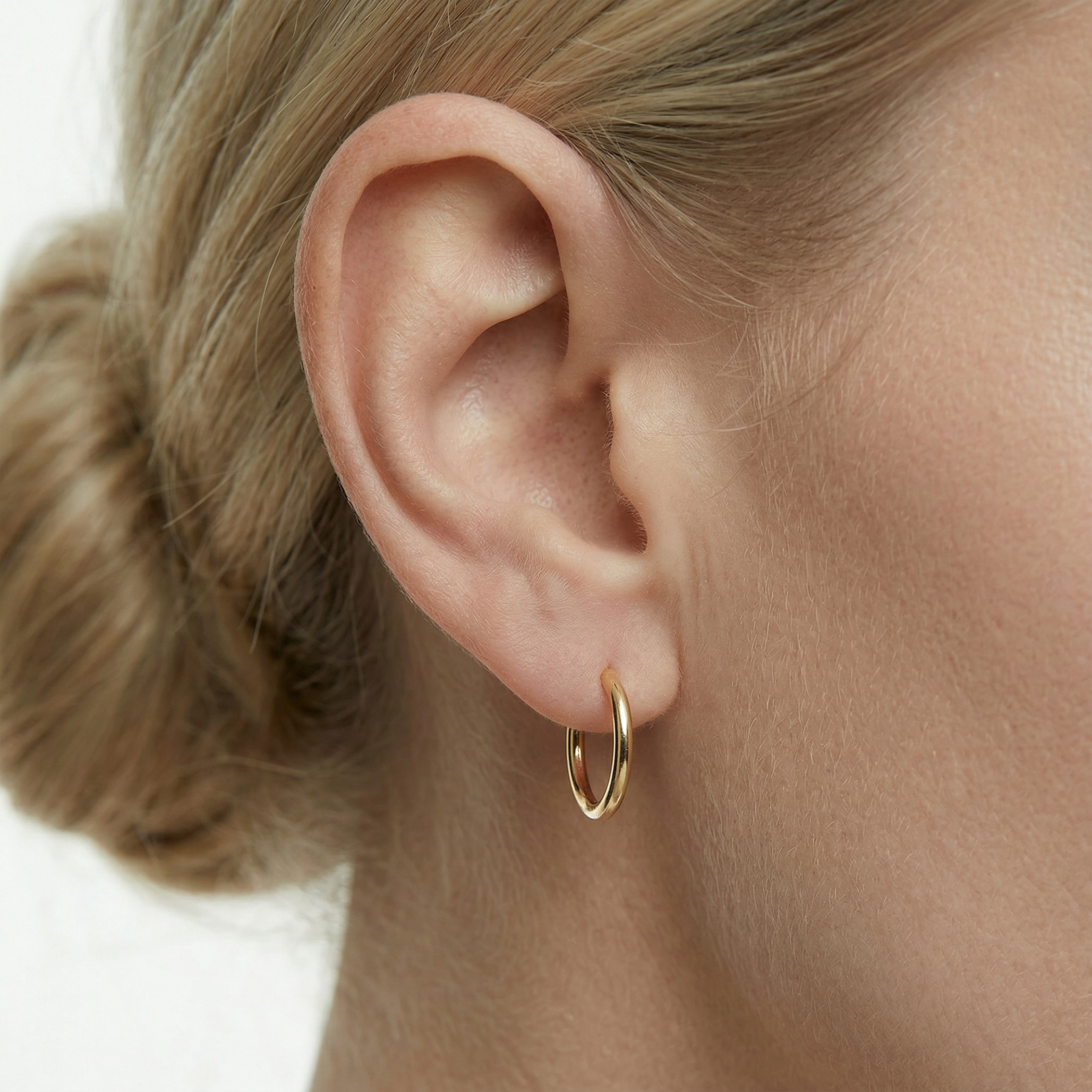 Lekkie Kolczyki koła Savicki: złote (585) 1,6cm - 5