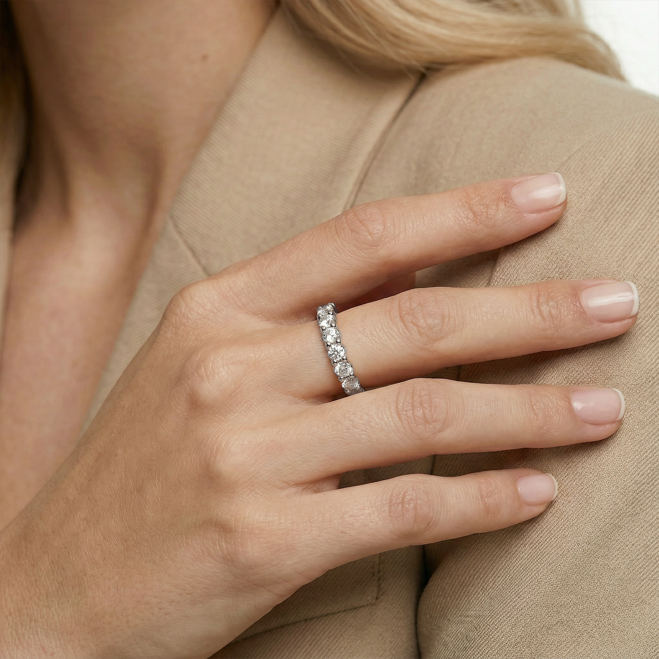 Pierścionek z białego złota z diamentami laboratoryjnymi 7x0,1ct - 6