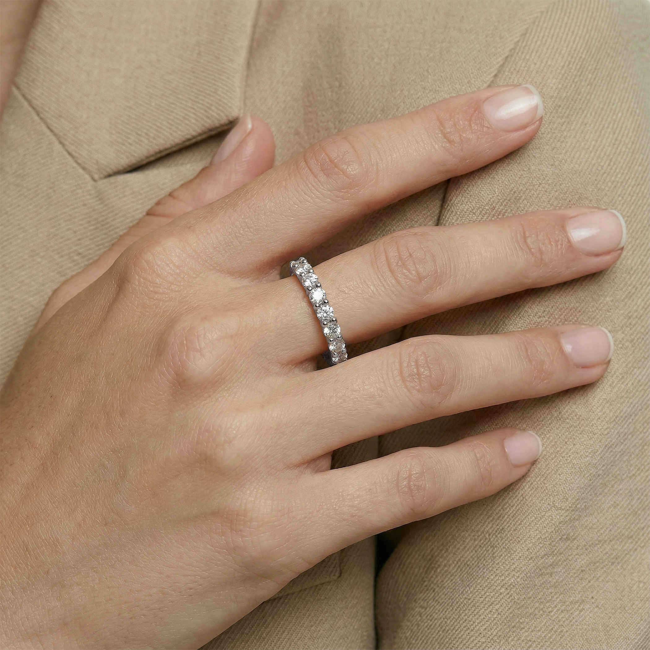 Pierścionek z białego złota z diamentami 9x0,1ct - 6