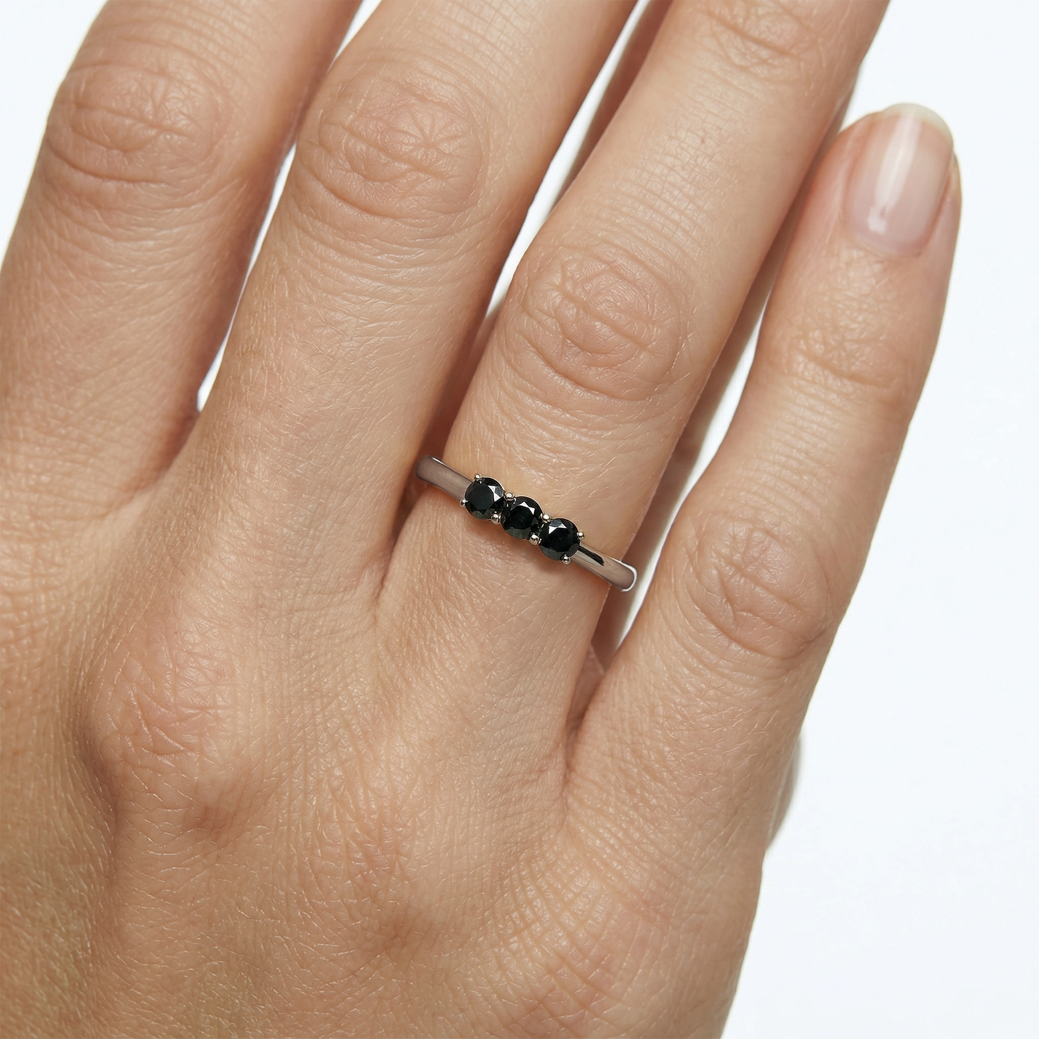 Pierścionek z białego złota z czarnymi diamentami 3x0,12ct - 6