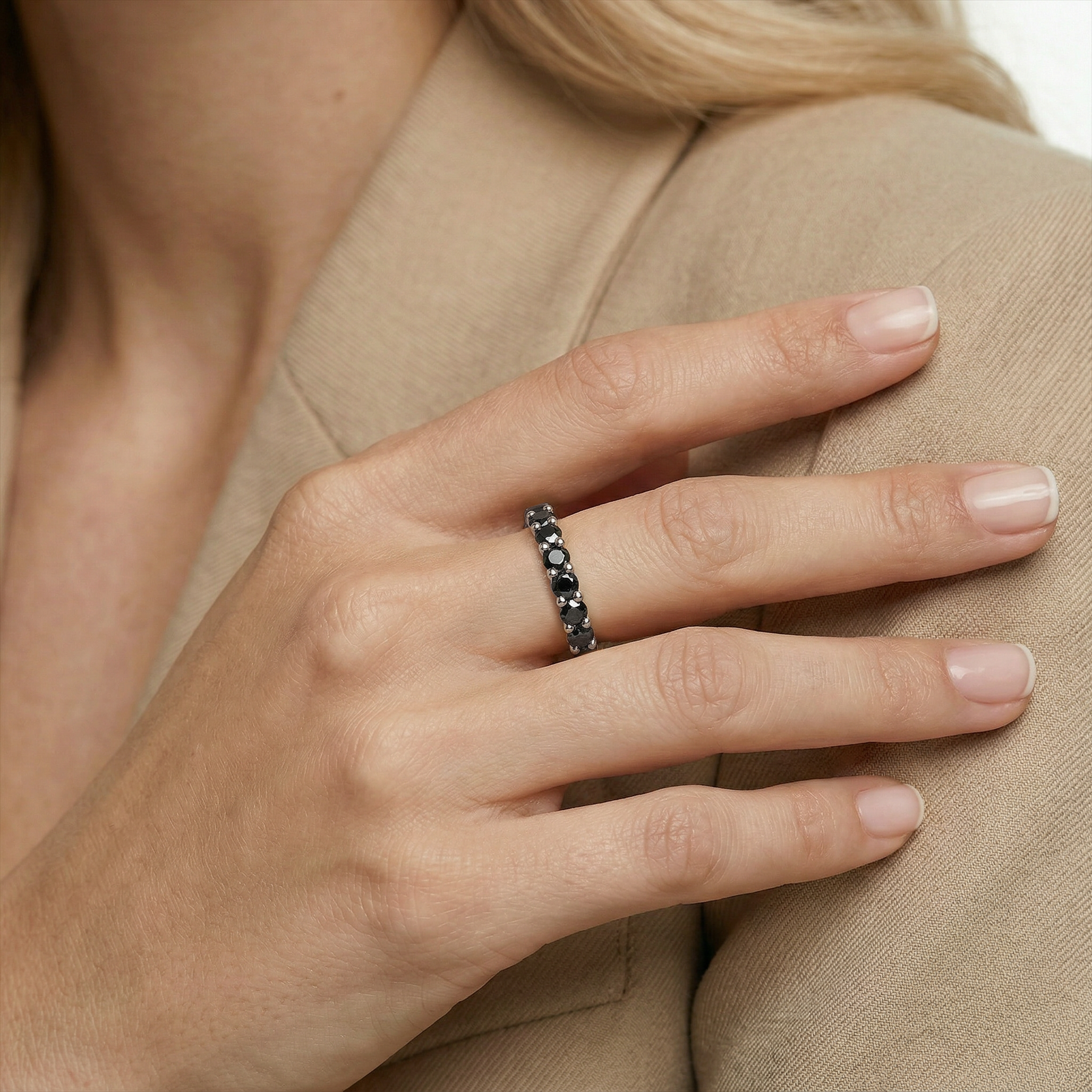 Pierścionek z białego złota z czarnymi diamentami 7x0,12ct - 6