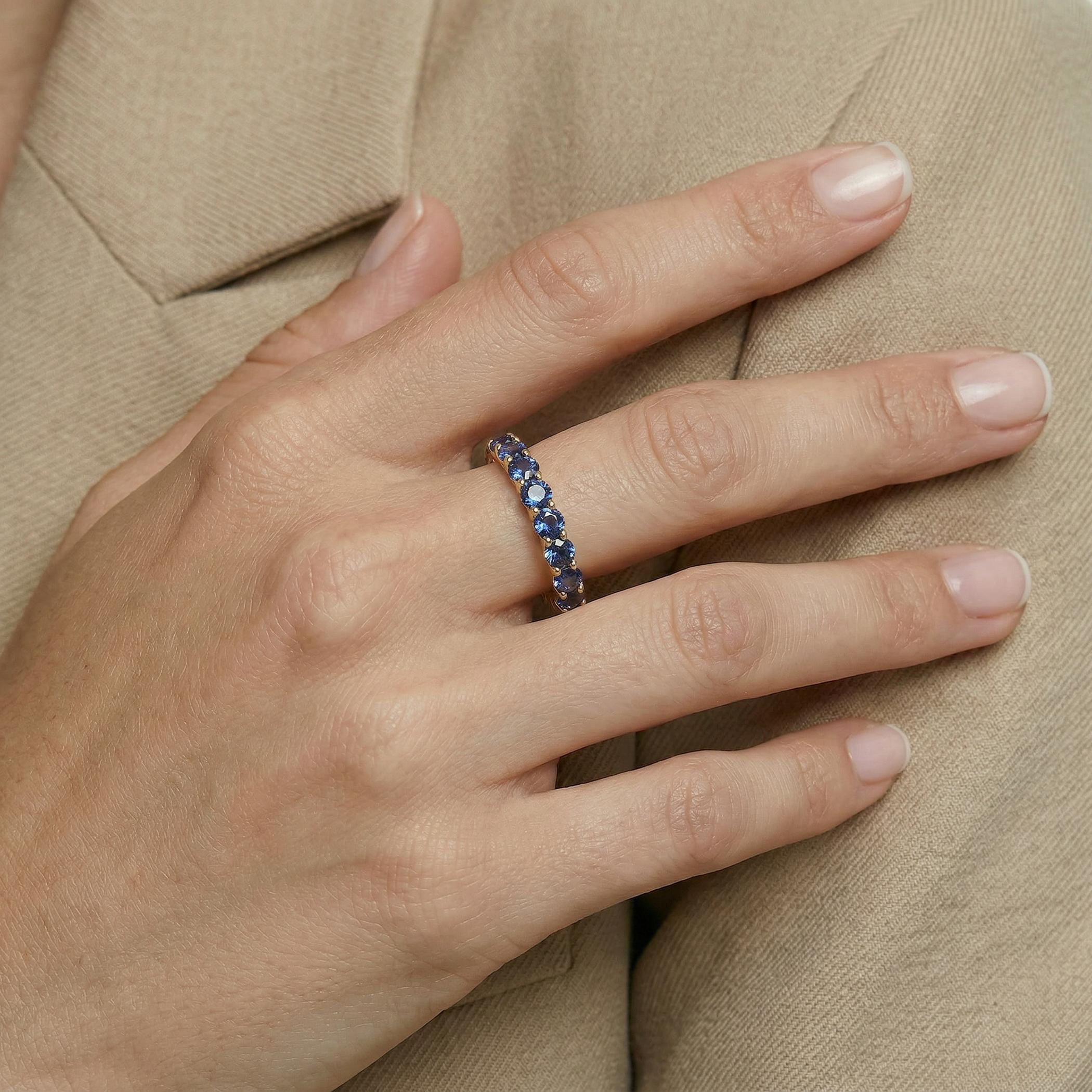 Pierścionek z żółtego złota z niebieskimi szafirami 9x0,15ct - 6