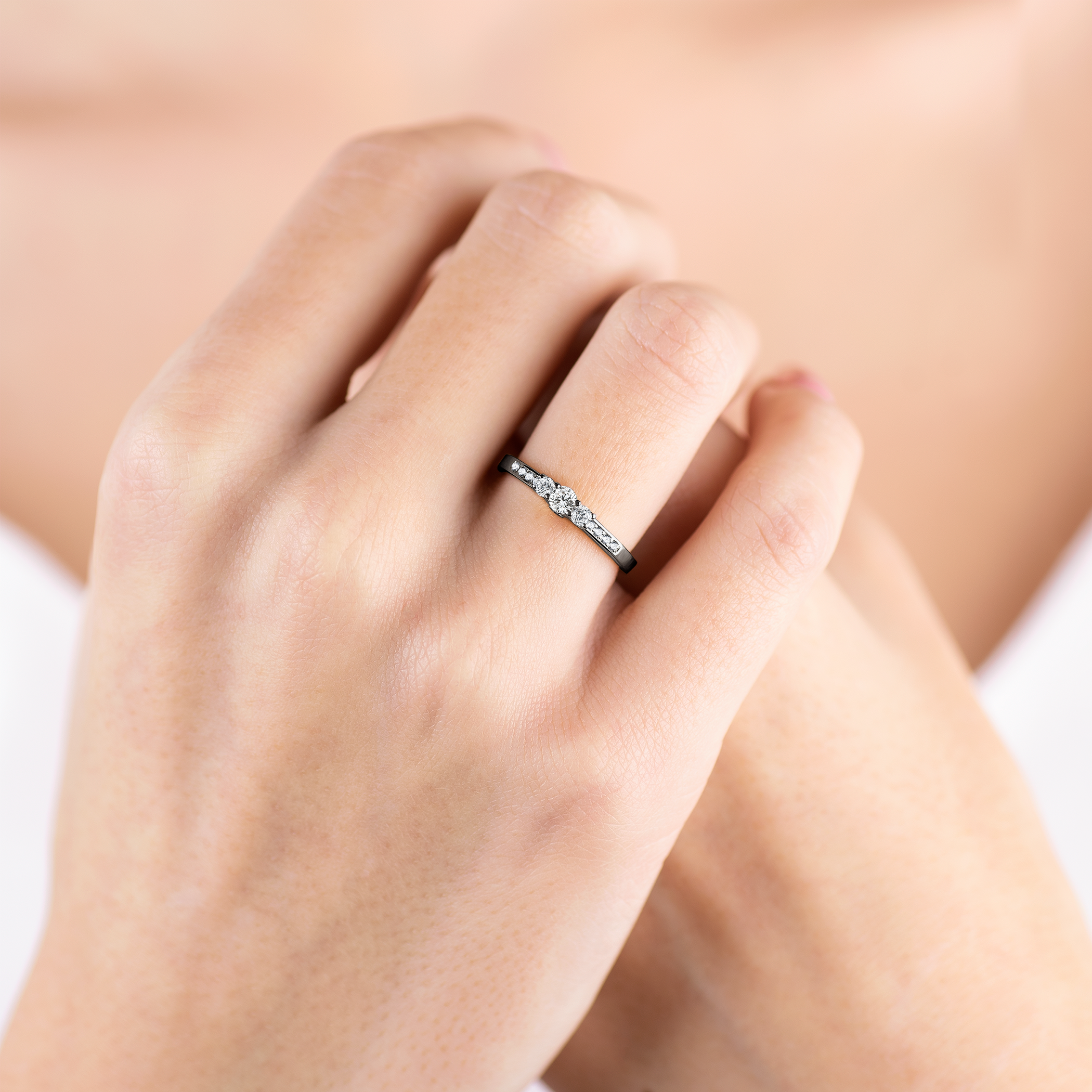 Verlobungsring Dream: schwarzes Gold, Diamanten