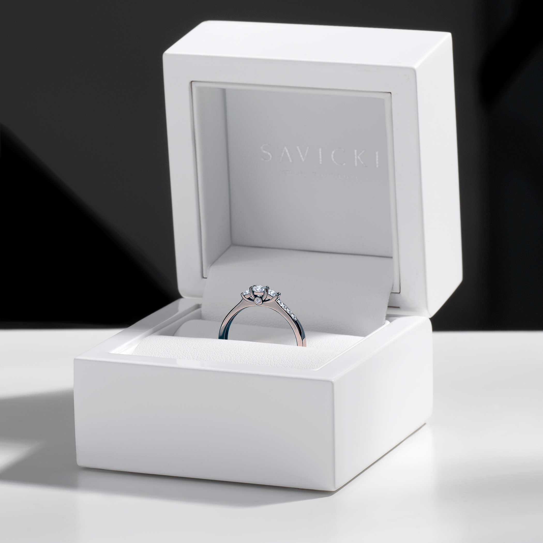 Verlobungsring Dream: schwarzes Gold, Diamanten