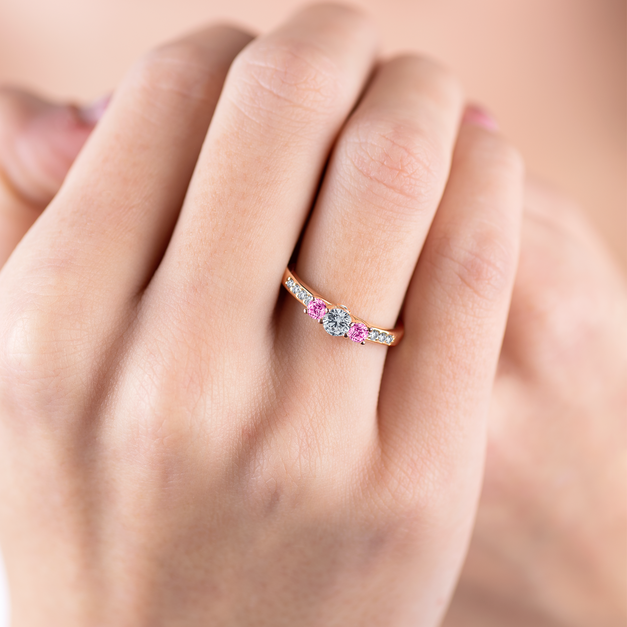 Pierścionek zaręczynowy Dream: złoty, biały szafir