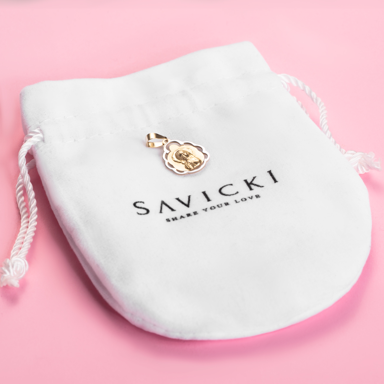 Medalik Savicki: dwukolorowe złoto