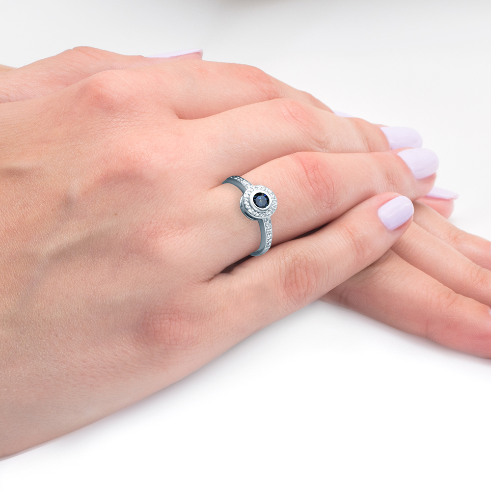 Pierścionek Heart of the Ocean: białe złoto, niebieski szafir