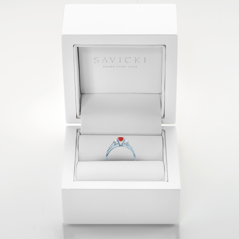 Pierścionek Red Passion: białe złoto, rubin