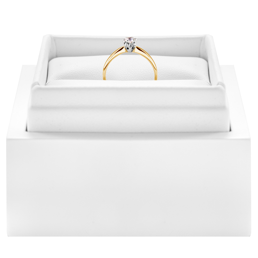 Pierścionek zaręczynowy Triumph of Love: dwukolorowe złoto, z białym szafirem