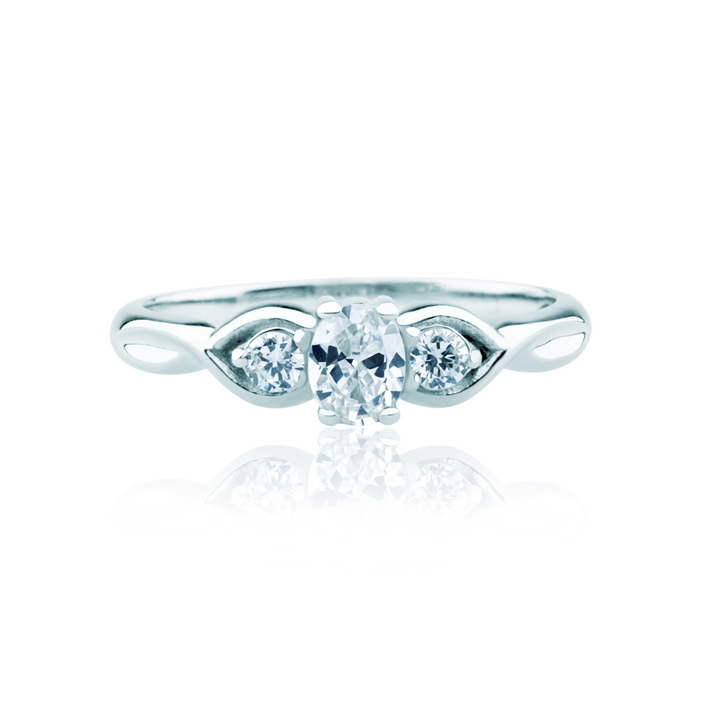 Pierścionek zaręczynowy Classical Inspiration: białe złoto, diamenty