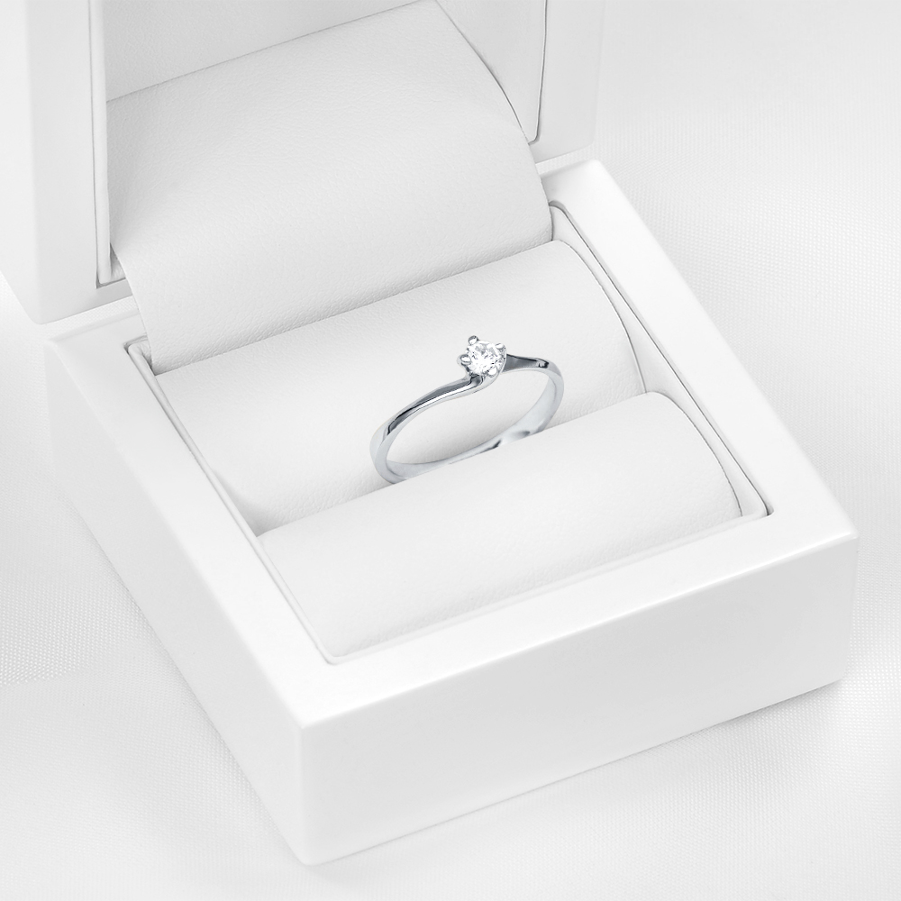 Pierścionek zaręczynowy SAVICKI: białe złoto, diament