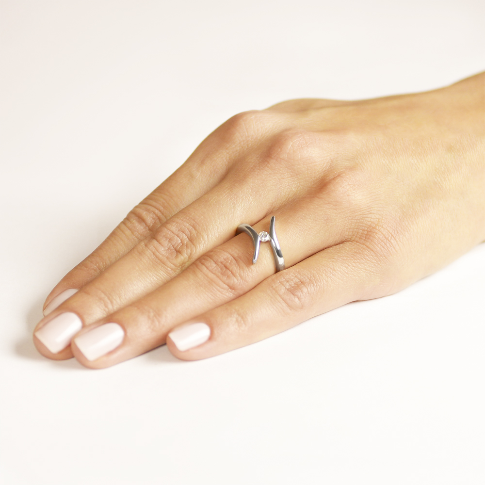 Pierścionek zaręczynowy SAVICKI: białe złoto, diament