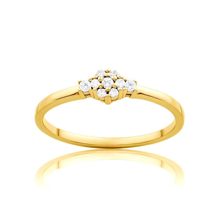 Engagement Ring: gold, diamonds