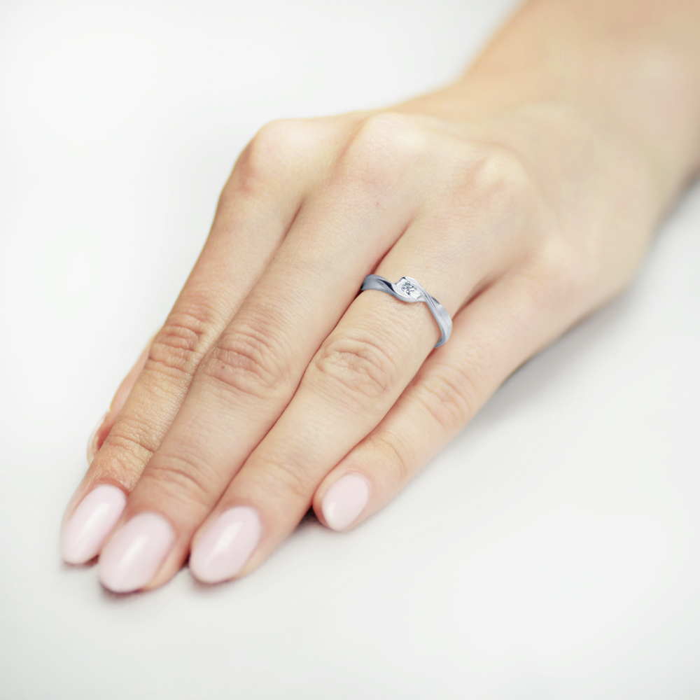 Pierścionek zaręczynowy SAVICKI: białe złoto, diament