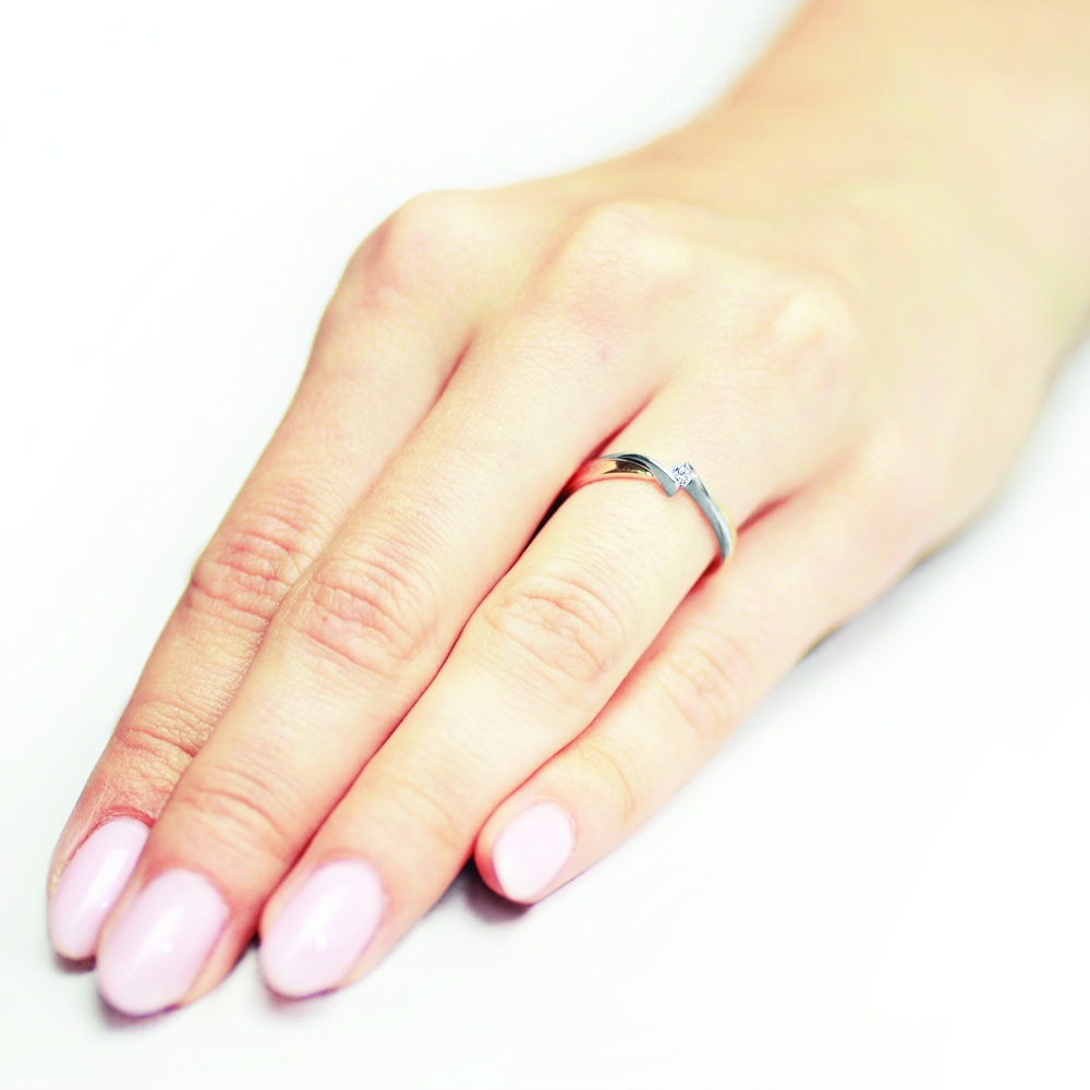 Pierścionek zaręczynowy SAVICKI: dwukolorowe złoto, diament