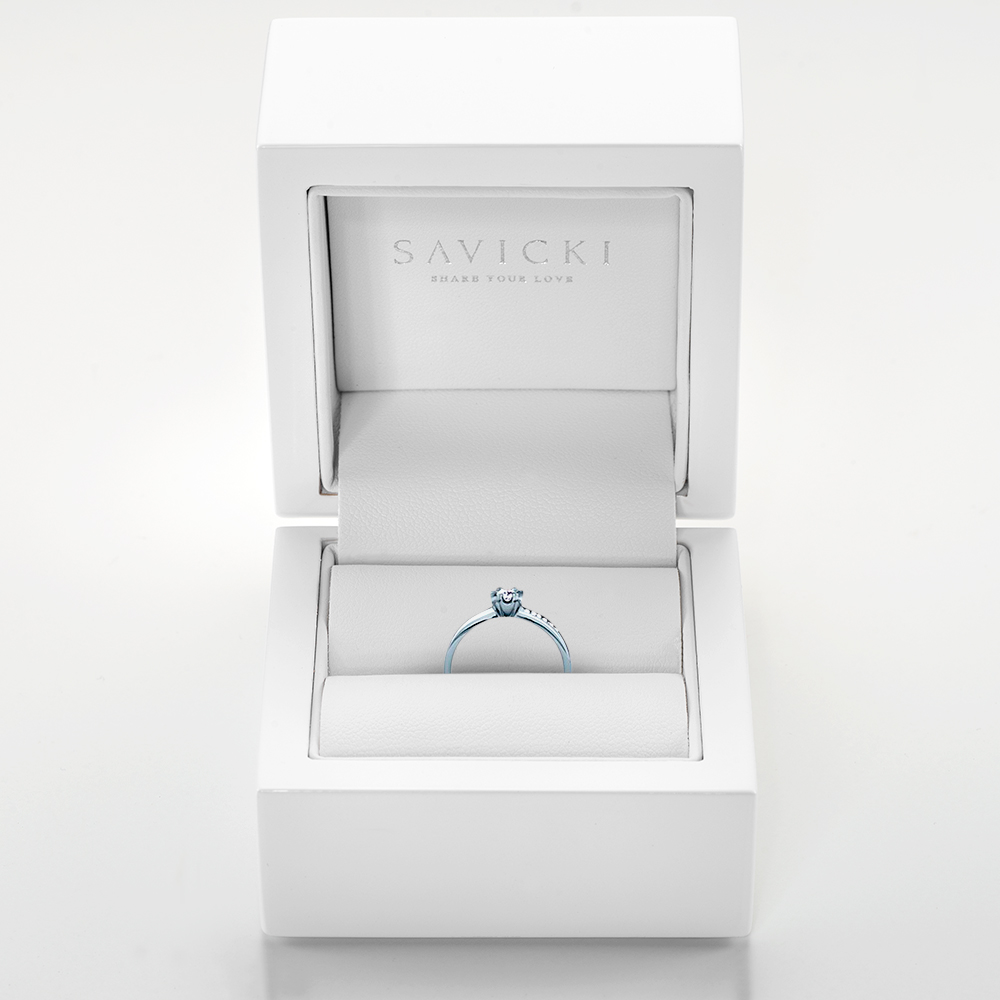 Pierścionek zaręczynowy SAVICKI: białe złoto, diamenty