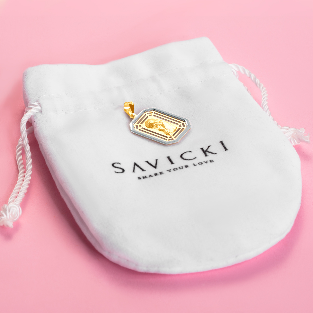 Medalik Savicki: dwukolorowe złoto